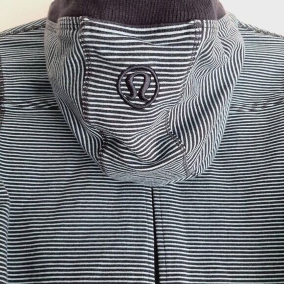 LULULEMON Bliss Break Hoodie Jacket Full-Zip Front Blue Stripe Sz M 6 8 - Picture 13 of 15